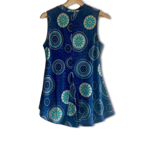 Papillon Mock Neck Sleeveless Patterned Blouse - Picture 2 of 4